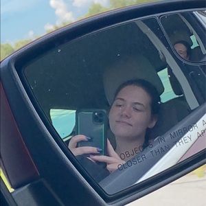 Meet your Posher, Kelly